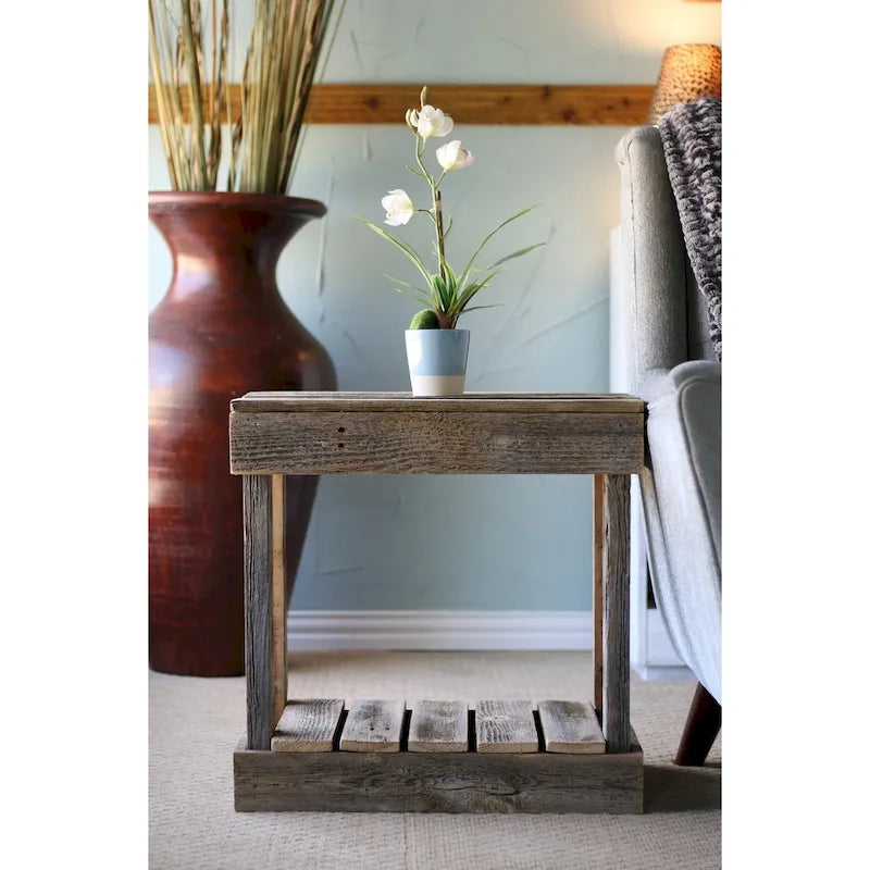 Table d'appoint en bois recyclé à lattes avec étagère ouverte pour le salon