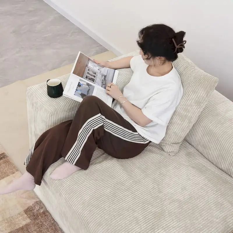 Canapé profond en velours côtelé confortable avec pieds en bois et 4 coussins
